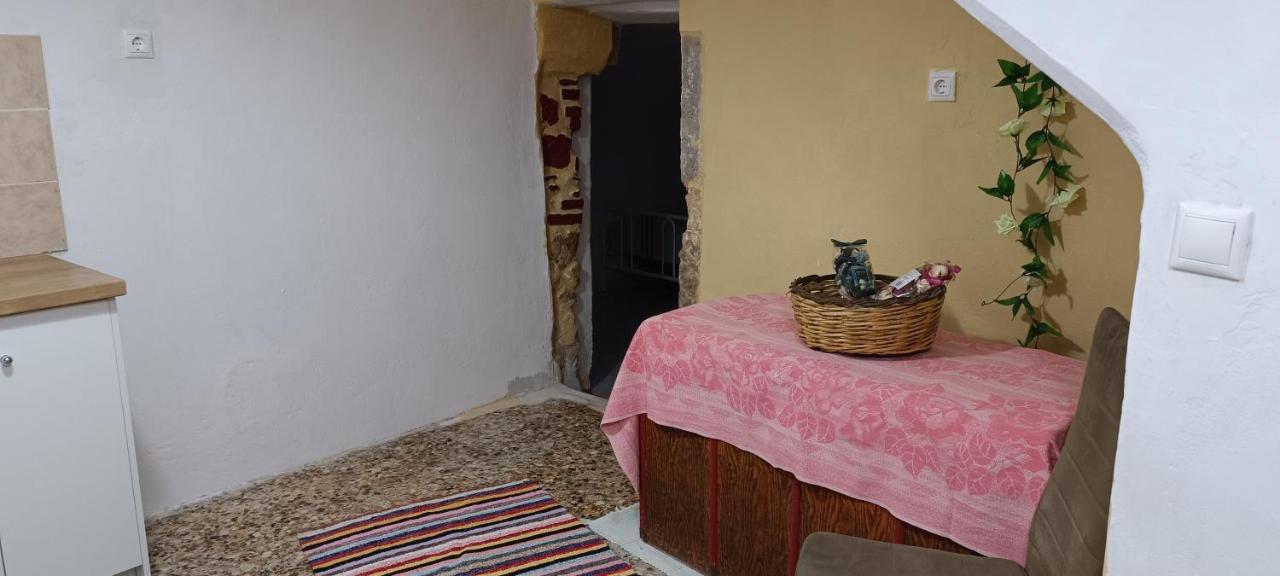 خانيا Comfortable And Spacious Stone Traditional Apartment المظهر الخارجي الصورة